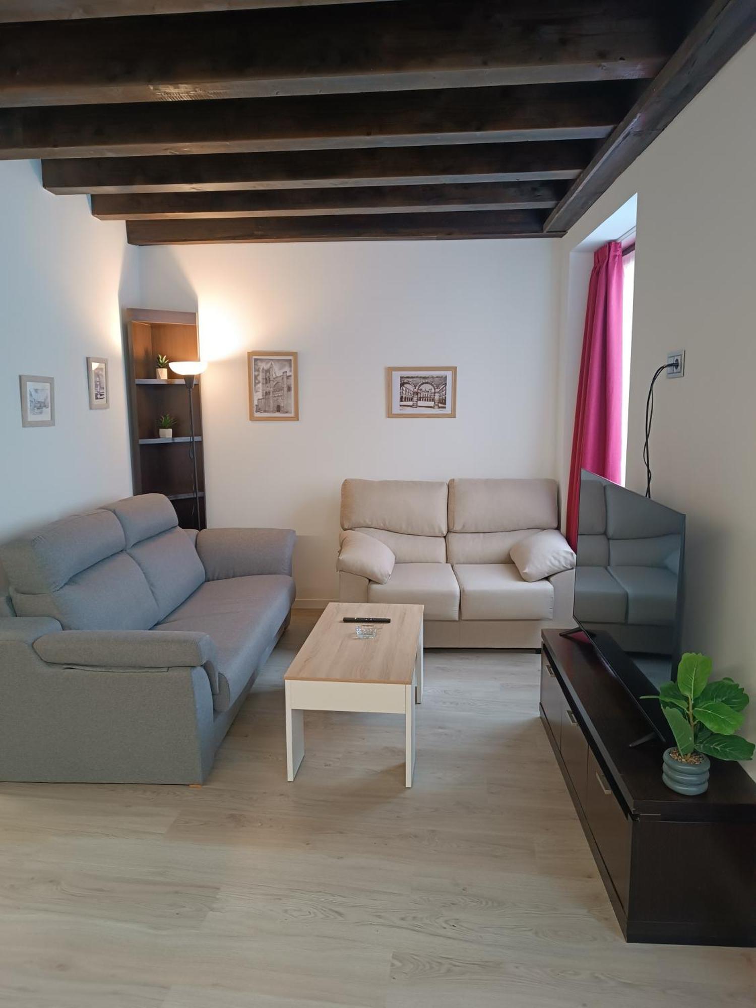 Apartamentos Turisticos Avila Puerta Del Puente 1-3 Exterior photo
