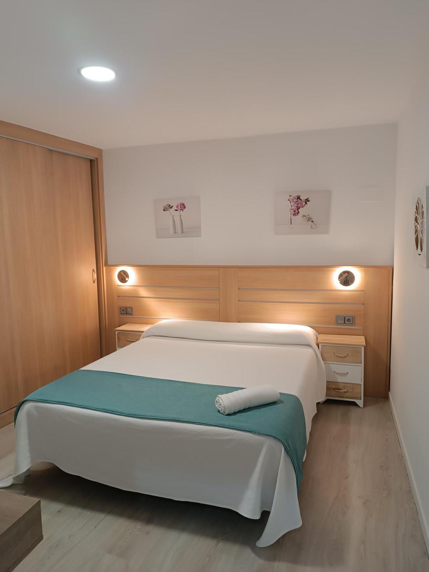 Apartamentos Turisticos Avila Puerta Del Puente 1-3 Exterior photo